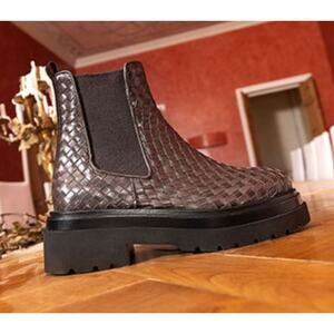 Homers Siena Woven Flat Ankle Boots Size 7 NWT Sleek Black Testa